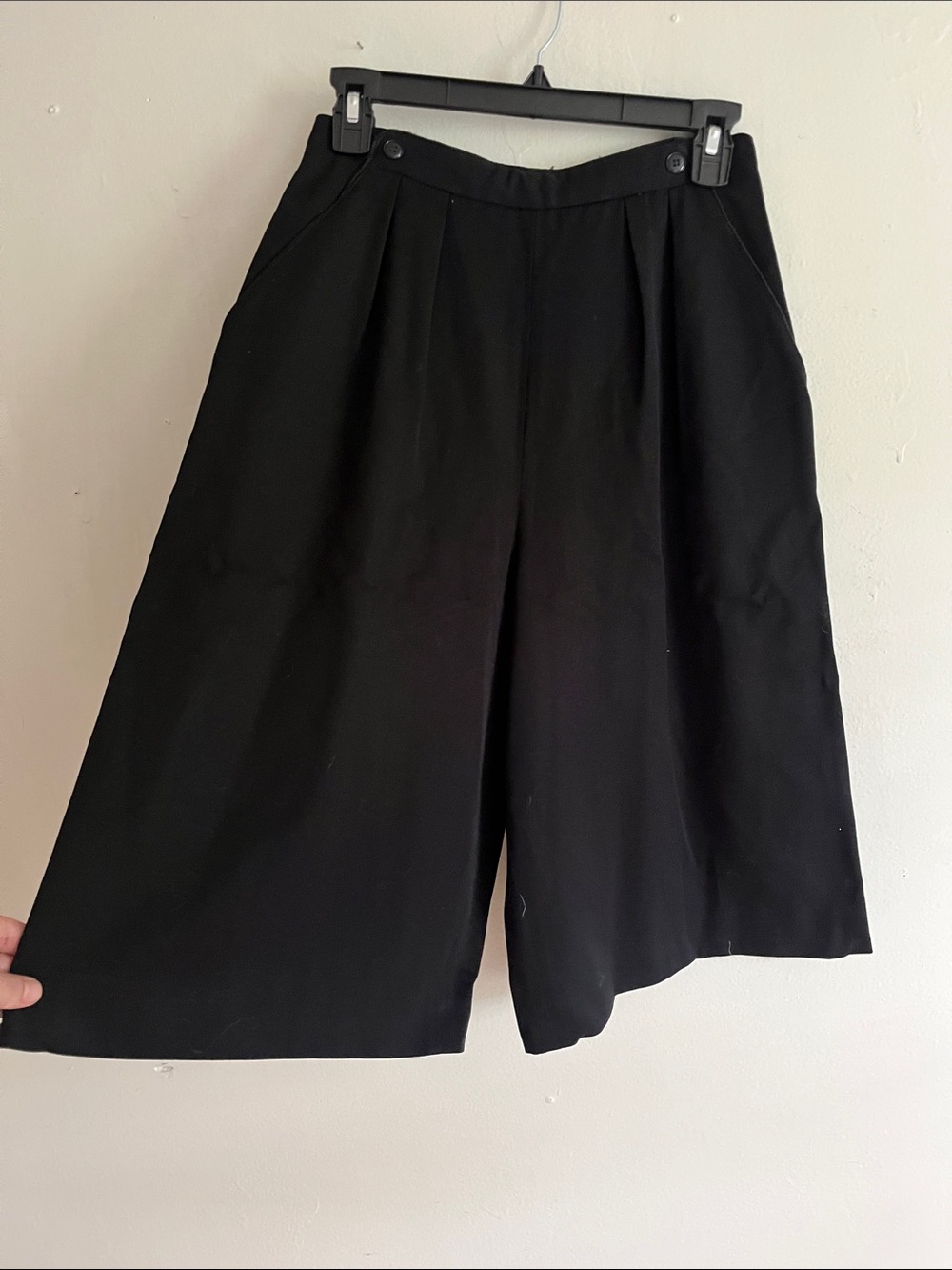 Vintage 100% wool Classic Wide-Leg Black jorts shorts